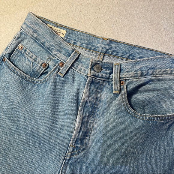 Levi's 501 Light Blue Classic Women's Jeans - Picture 5 of 16